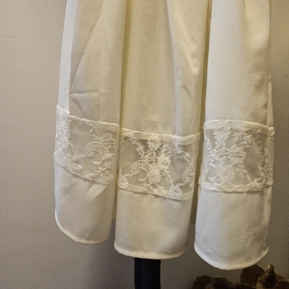 White sheer areas light dress with blue belt - Picture 6 of 7